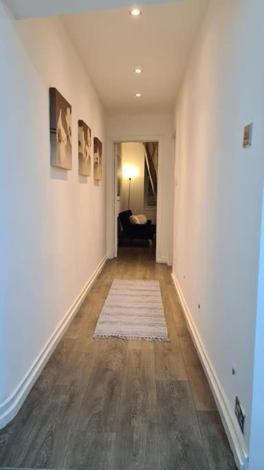 לונדון Luxury 1 Bedroom Flat In The Heart Of Wood Green מראה חיצוני תמונה