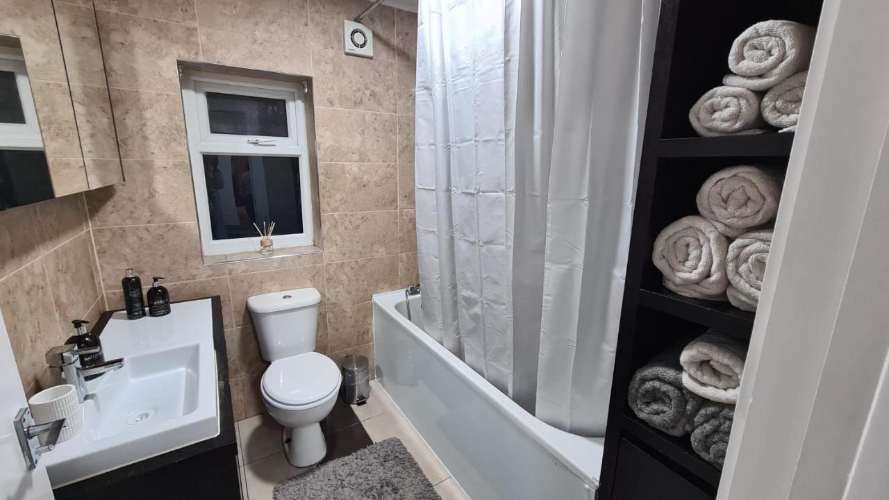 לונדון Luxury 1 Bedroom Flat In The Heart Of Wood Green מראה חיצוני תמונה