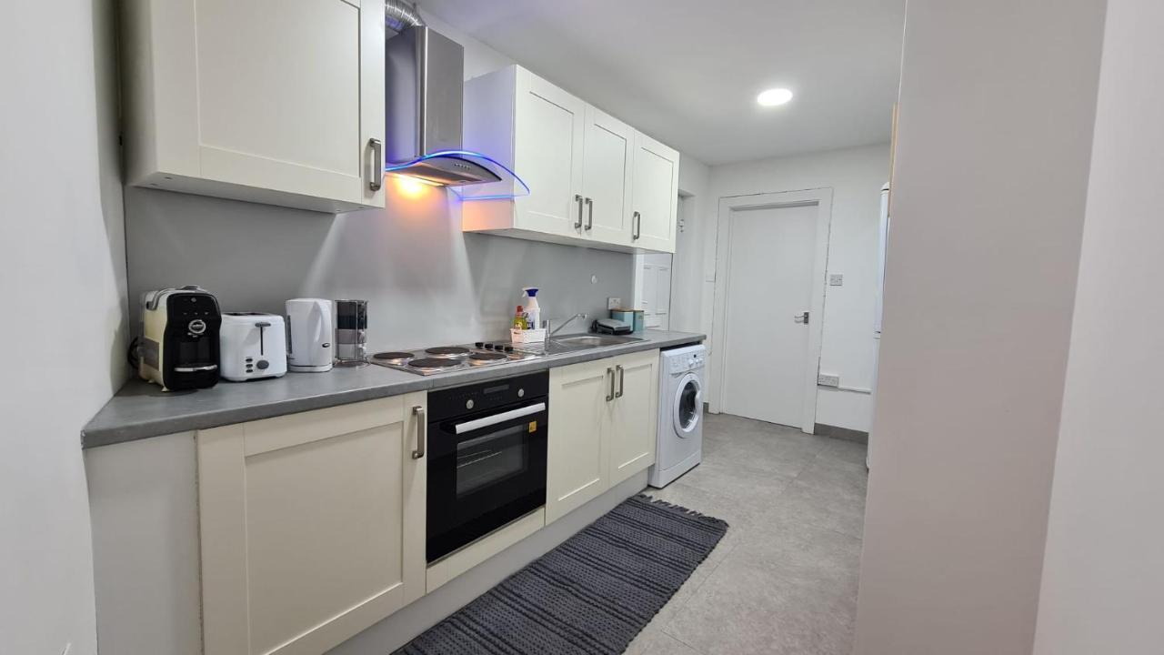 לונדון Luxury 1 Bedroom Flat In The Heart Of Wood Green מראה חיצוני תמונה